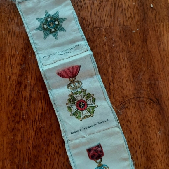 Cigarette Silks Tobacco Silks VTG Medals Medallion Lot Of 22 Sewn Together - Picture 3 of 9